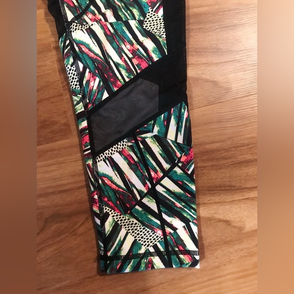 Zella • Cropped Mesh Panel Leggings Tights • Tropical Jungle Print • Sz Small - Picture 3 of 5